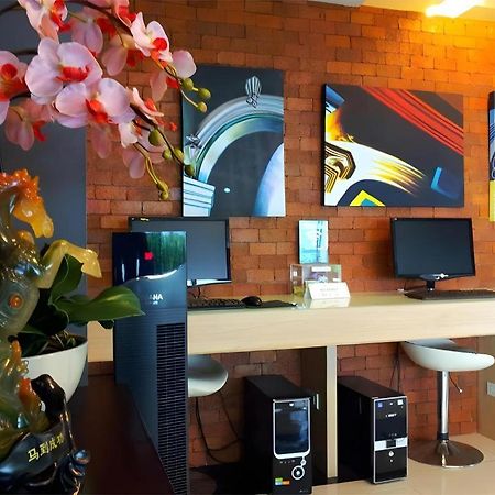 Chinotel Phuket Bagian luar foto