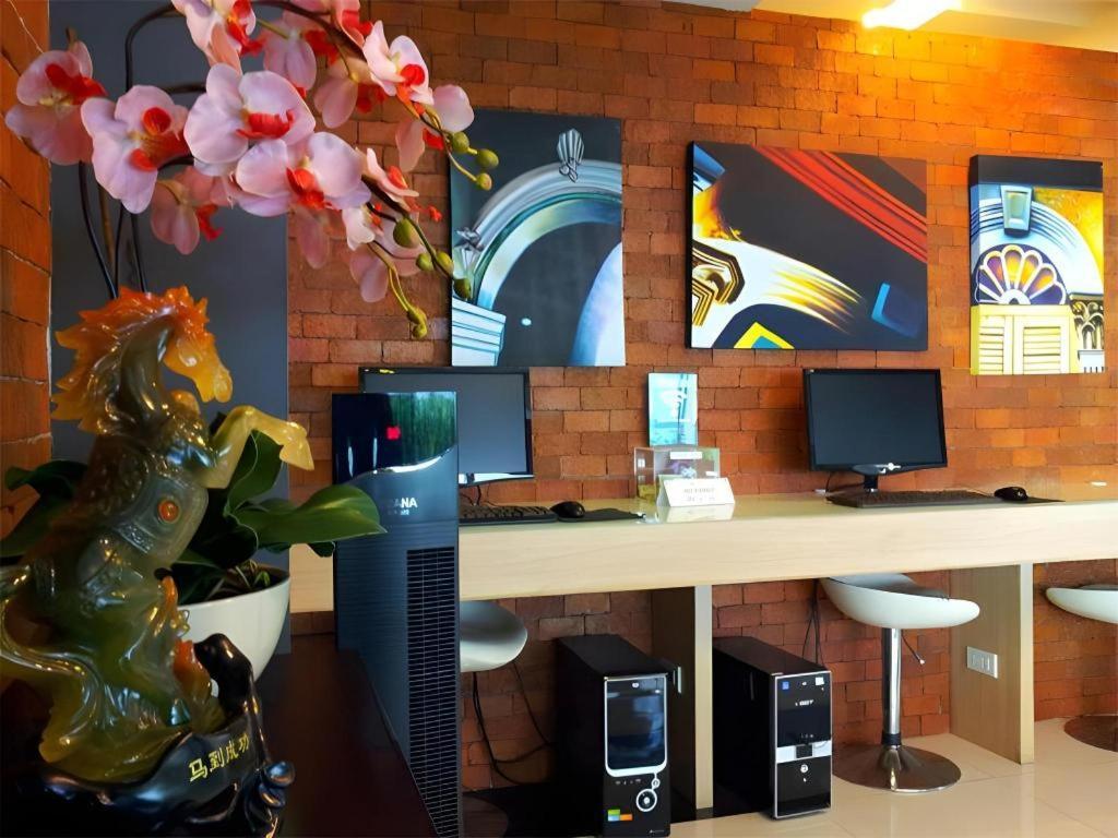 Chinotel Phuket Bagian luar foto