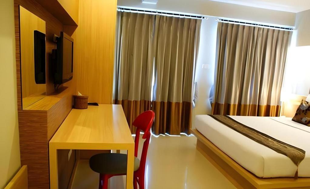 Chinotel Phuket Bagian luar foto