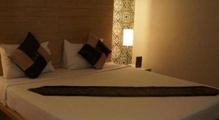Chinotel Phuket Bagian luar foto