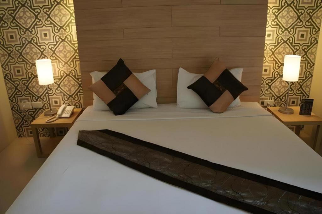 Chinotel Phuket Bagian luar foto