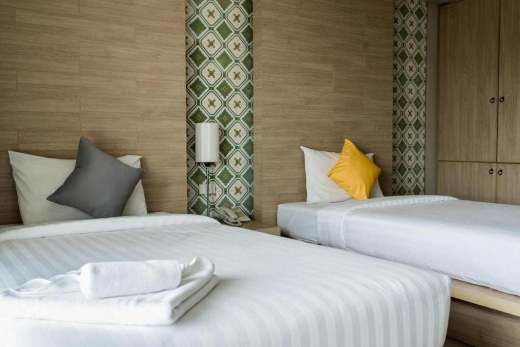 Chinotel Phuket Bagian luar foto