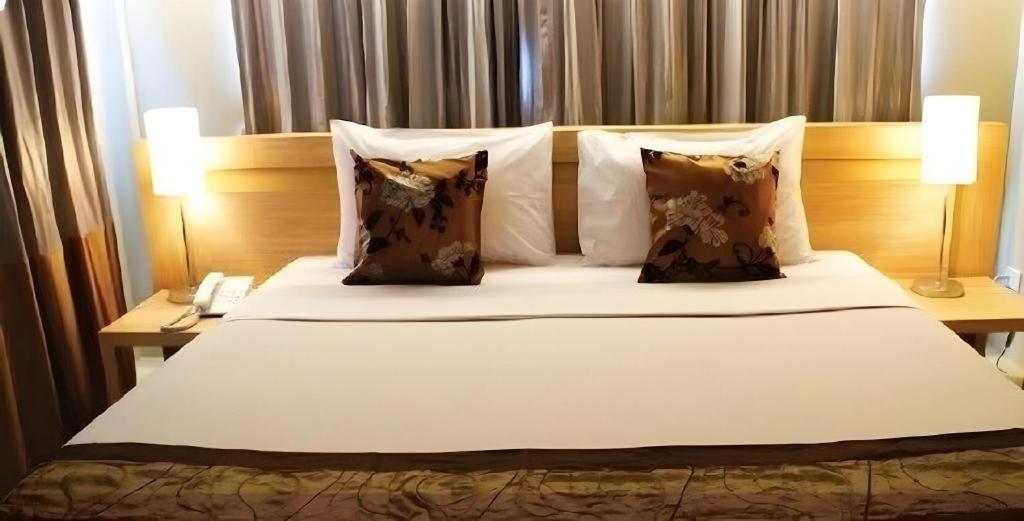 Chinotel Phuket Bagian luar foto