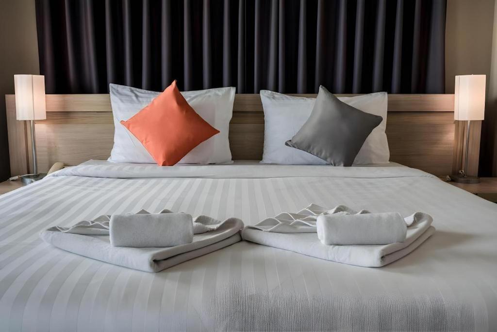 Chinotel Phuket Bagian luar foto