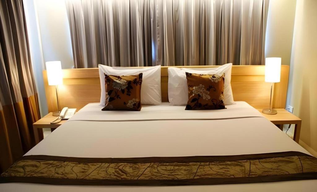 Chinotel Phuket Bagian luar foto