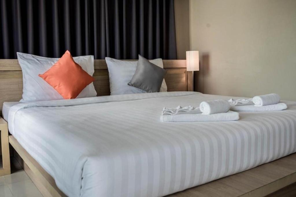 Chinotel Phuket Bagian luar foto