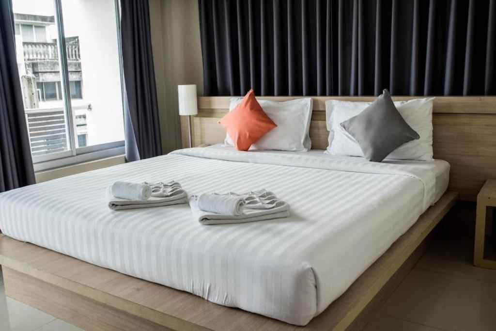 Chinotel Phuket Bagian luar foto