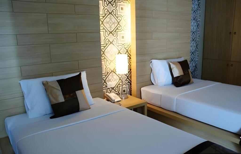 Chinotel Phuket Bagian luar foto