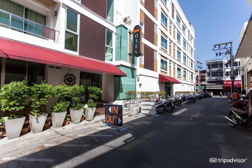 Chinotel Phuket Bagian luar foto