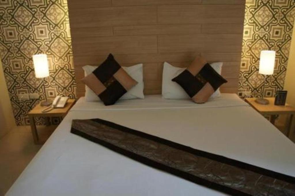 Chinotel Phuket Bagian luar foto