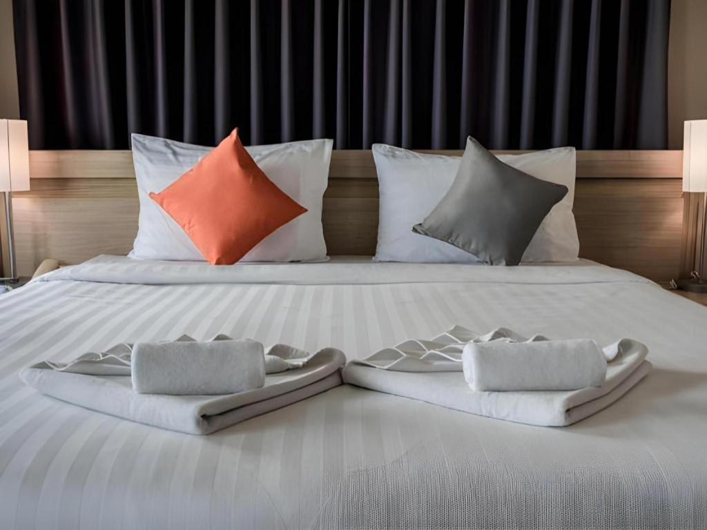 Chinotel Phuket Bagian luar foto