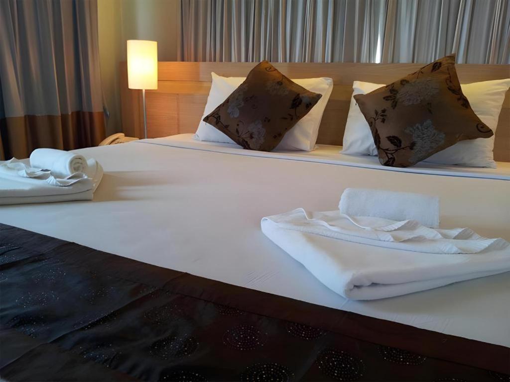 Chinotel Phuket Bagian luar foto