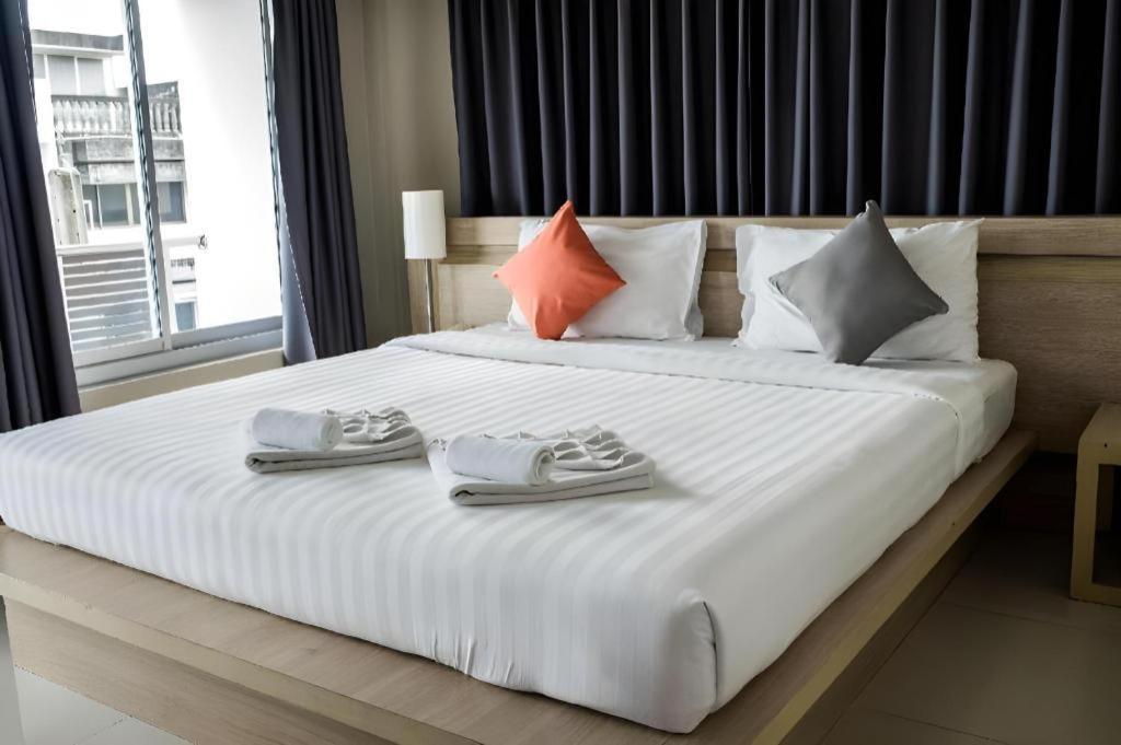 Chinotel Phuket Bagian luar foto