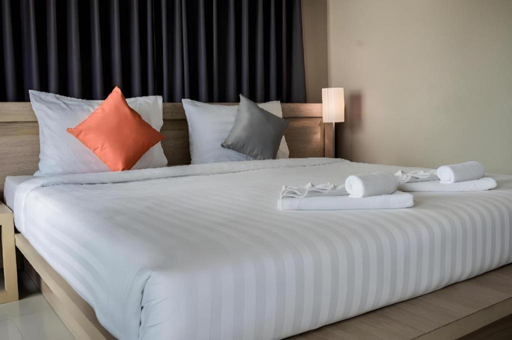 Chinotel Phuket Bagian luar foto