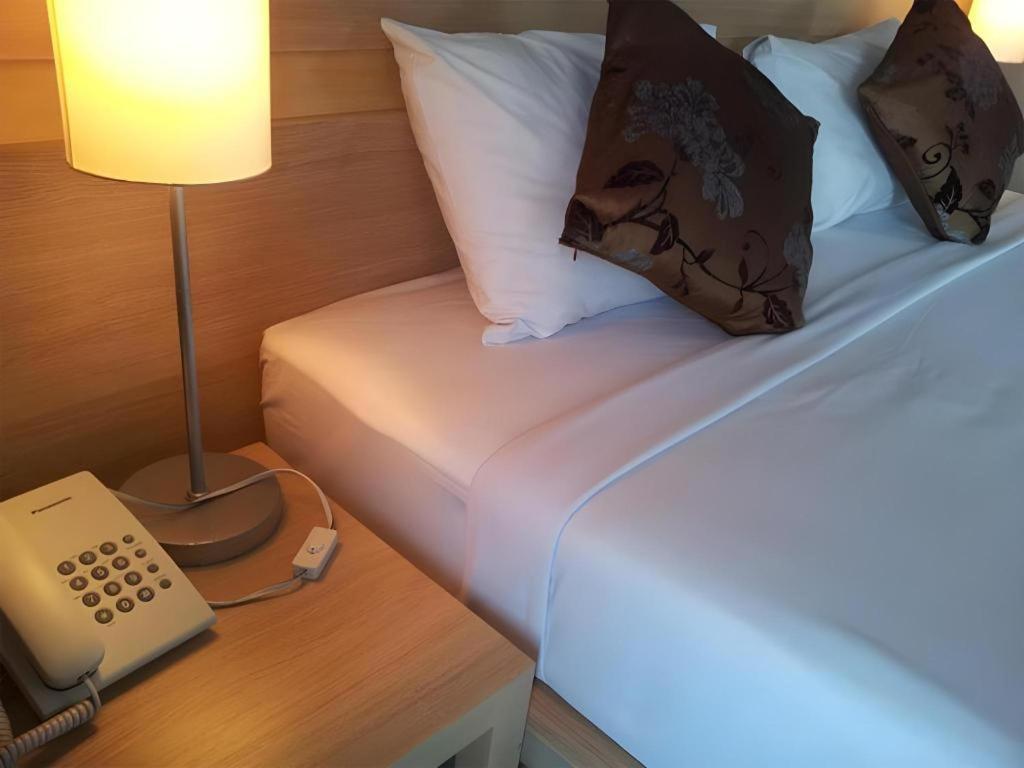 Chinotel Phuket Bagian luar foto