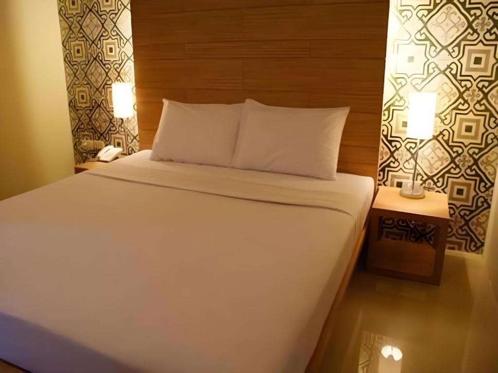Chinotel Phuket Bagian luar foto