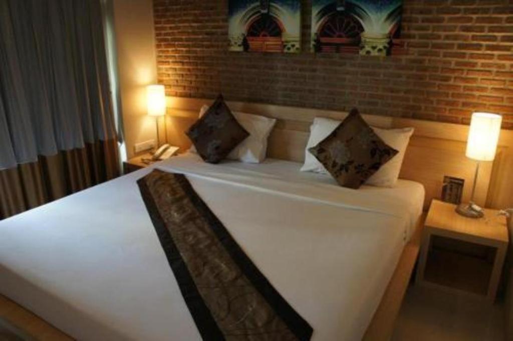 Chinotel Phuket Bagian luar foto