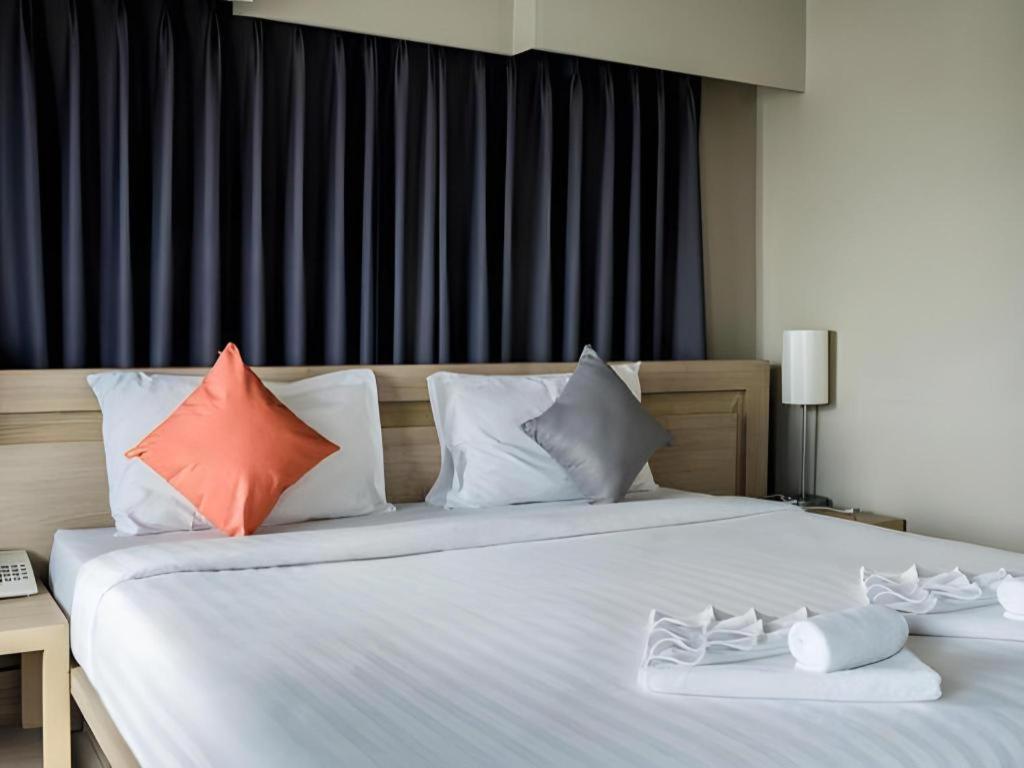 Chinotel Phuket Bagian luar foto