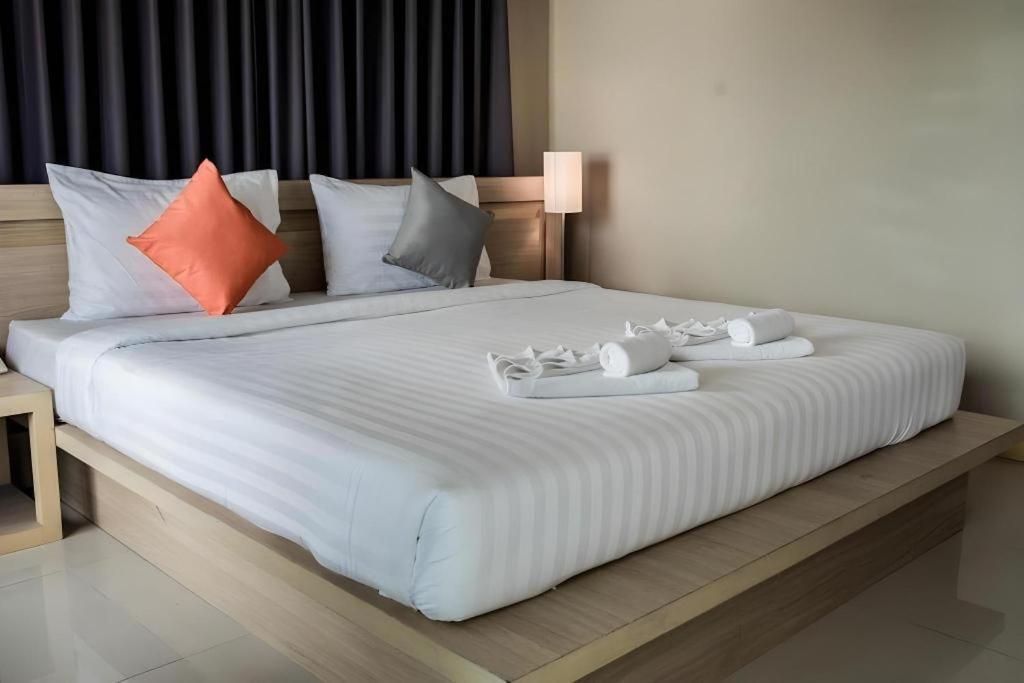 Chinotel Phuket Bagian luar foto