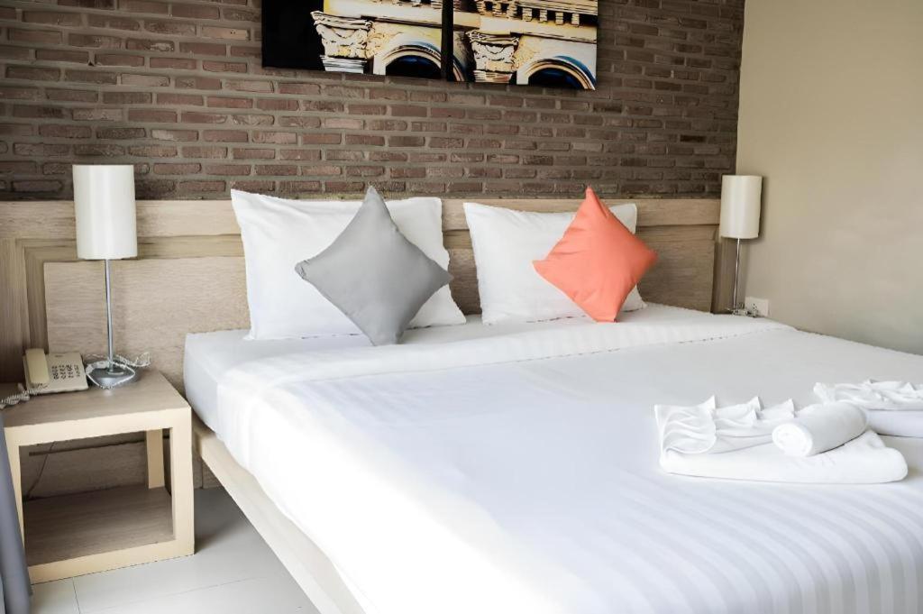 Chinotel Phuket Bagian luar foto